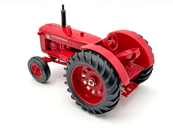 1/16 International Harvester 600 Diesel Tractor