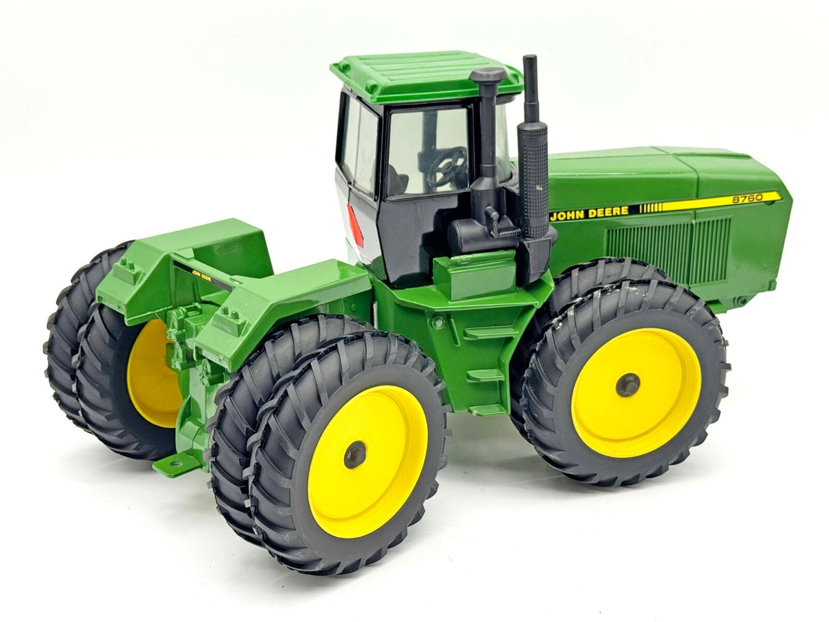 1/16 John Deere 8760 4WD Tractor With Duals