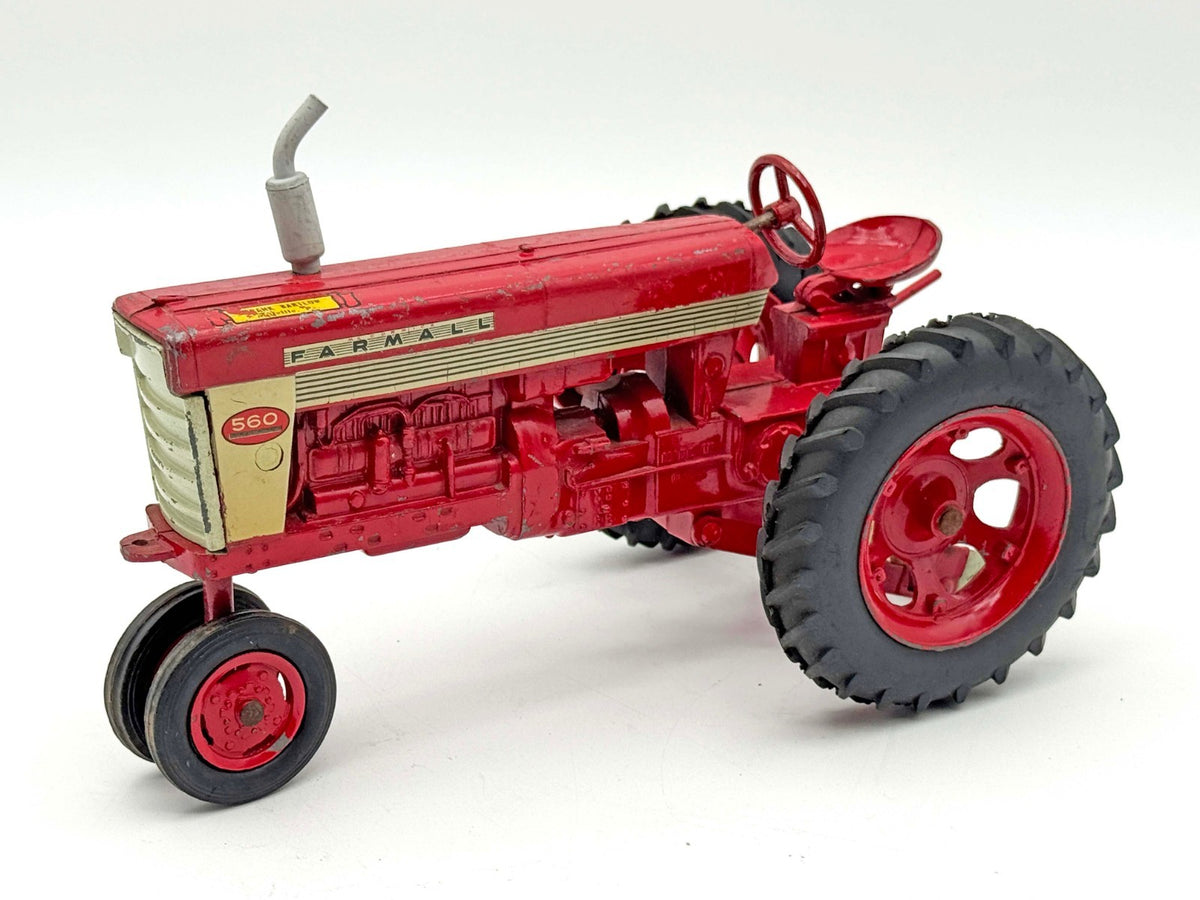 1/16 Farmall 560 Narrow Front - Eska