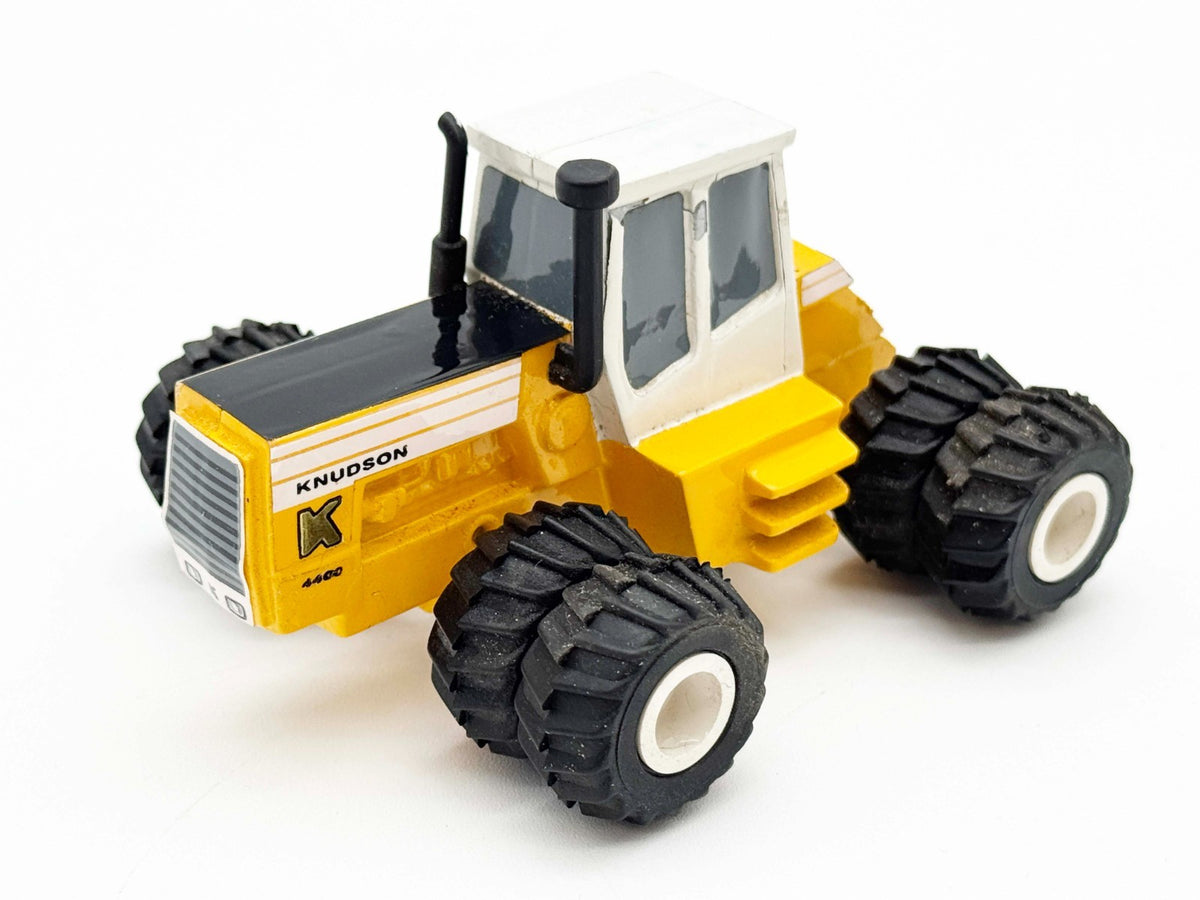 1/64 Knudson 4400 Tractor With Duals