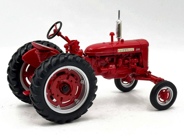 1/16 Farmall 230 Tractor With Wide Front