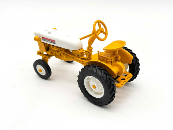 /16 International Cub Tractor