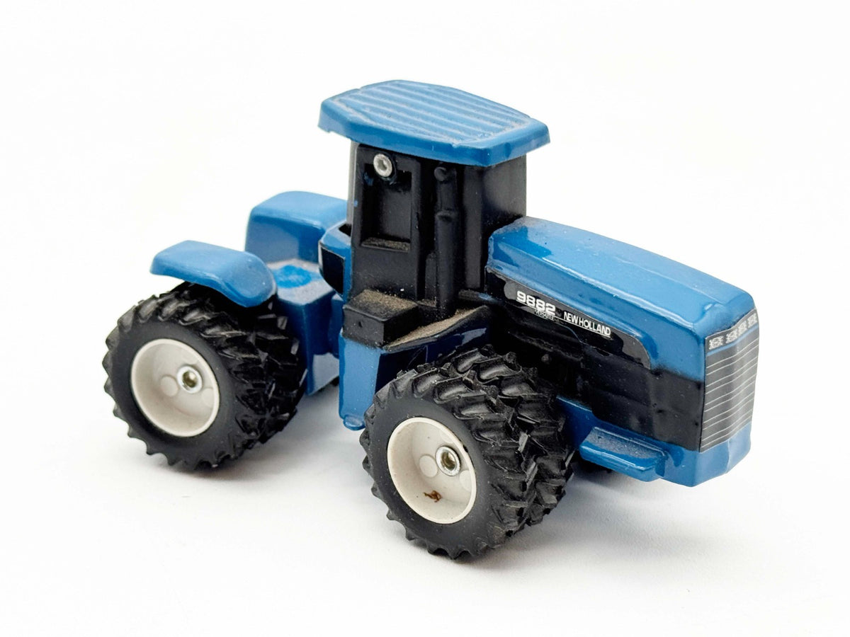 1/64 New Holland 9882 Tractor With Duals