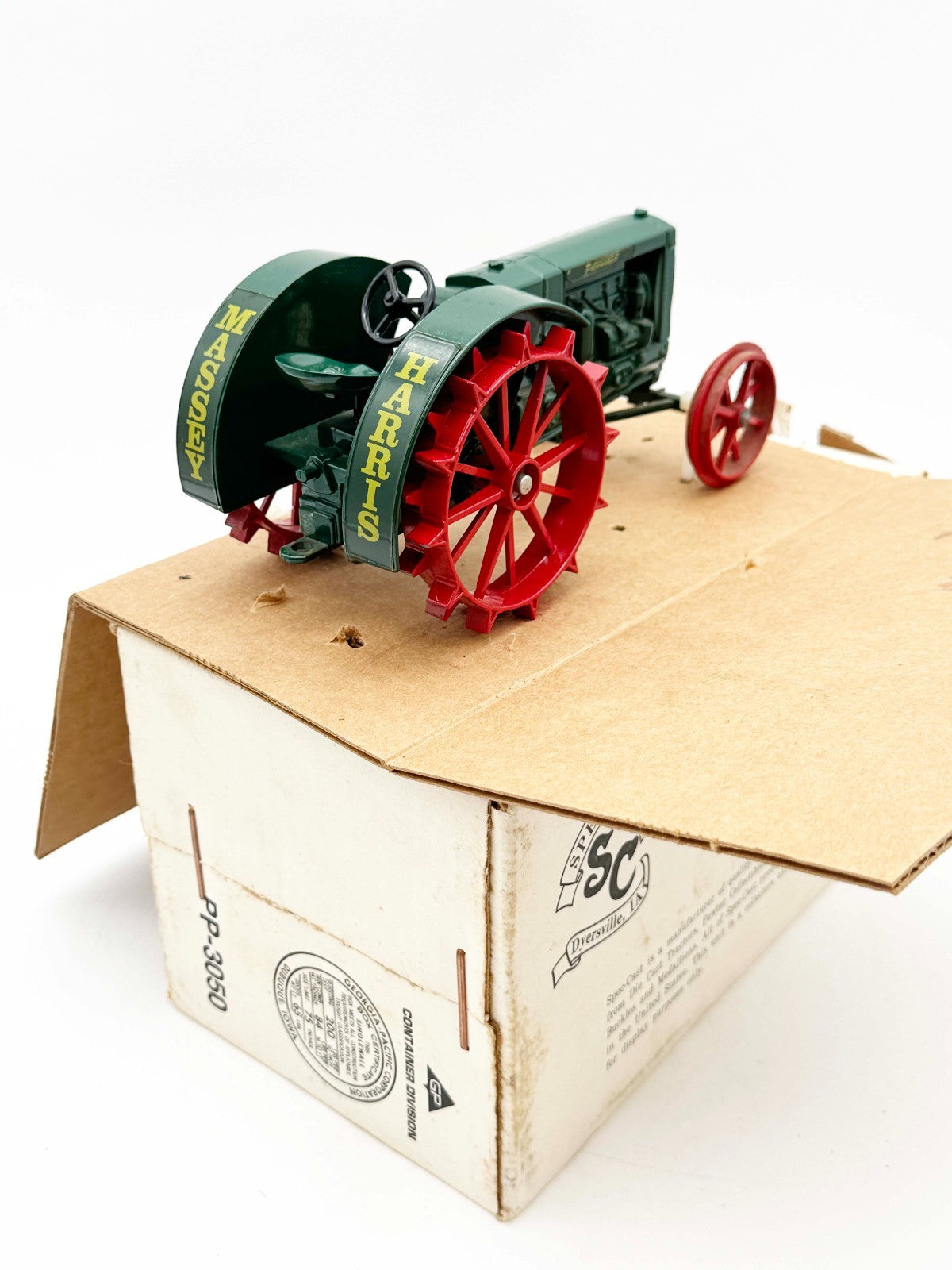 1/16 Massey Ferguson Pacemaker Tractor