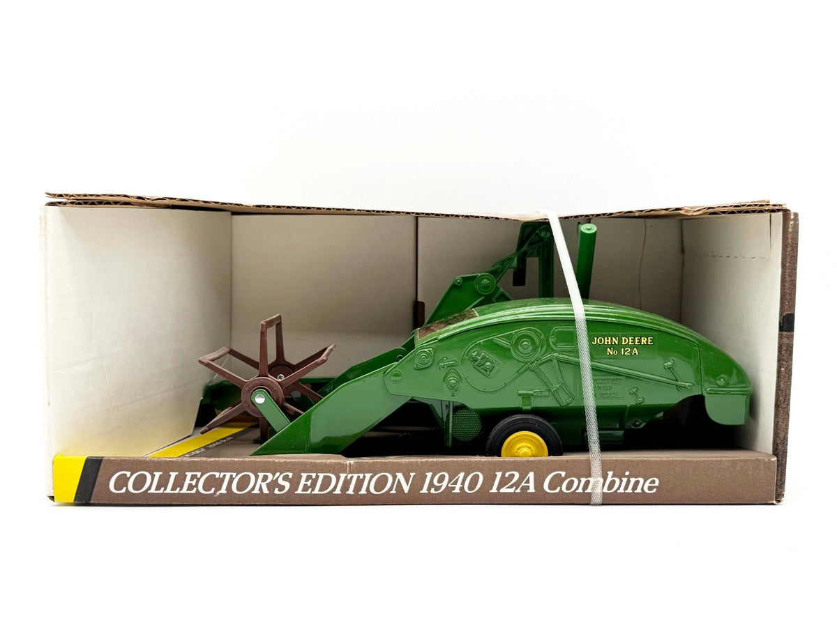 1/16 John Deere 1940 12A Pull Type Combine
