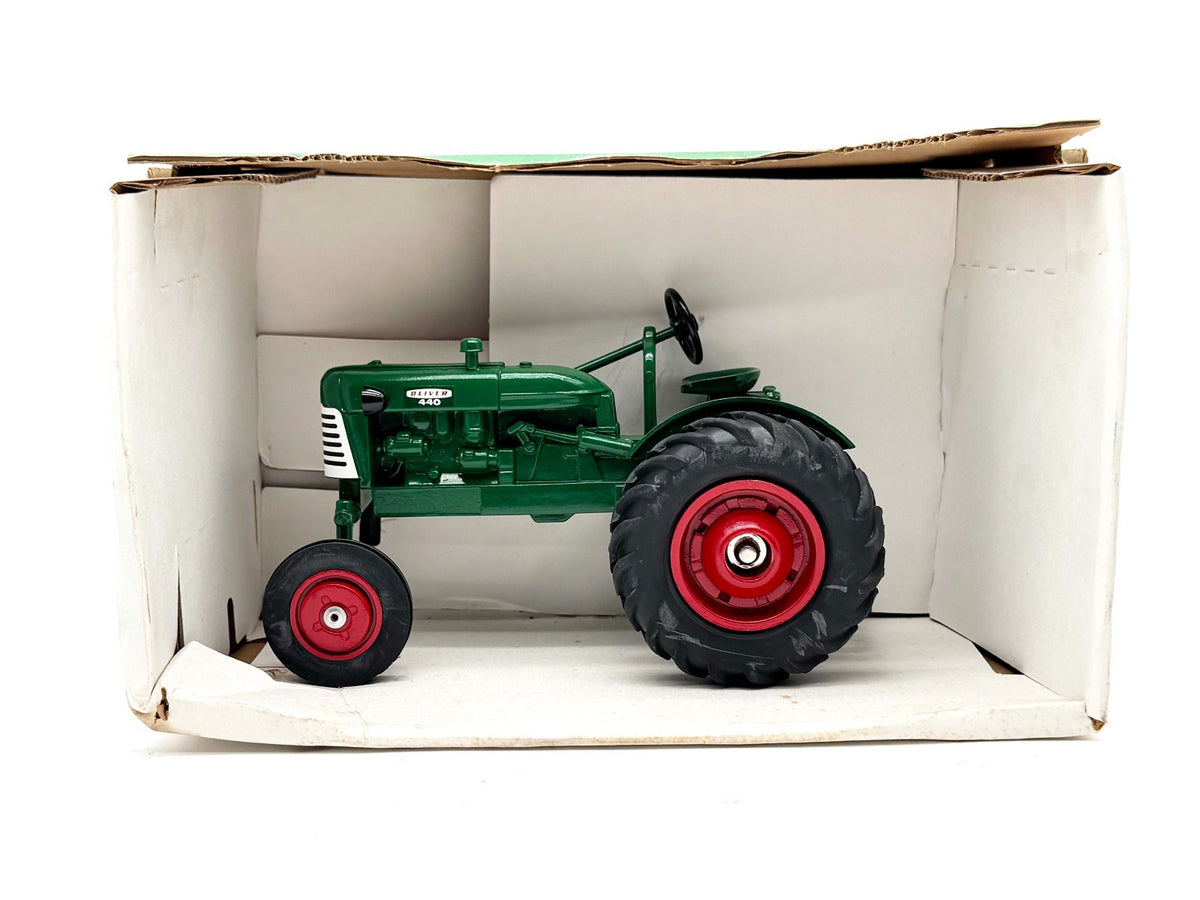 1/16 Oliver 440 Tractor White Grill Red Wheels