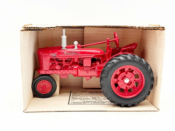 1/16 Farmall H Narrow Front Tractor