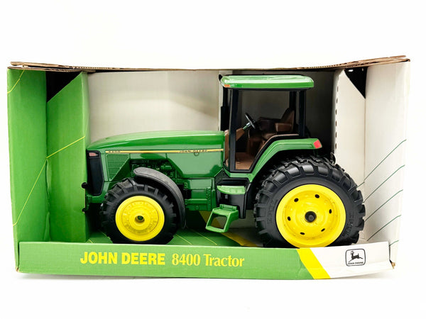 1/16 John Deere 8400 Tractor With Front Wheel Assist & Duals
