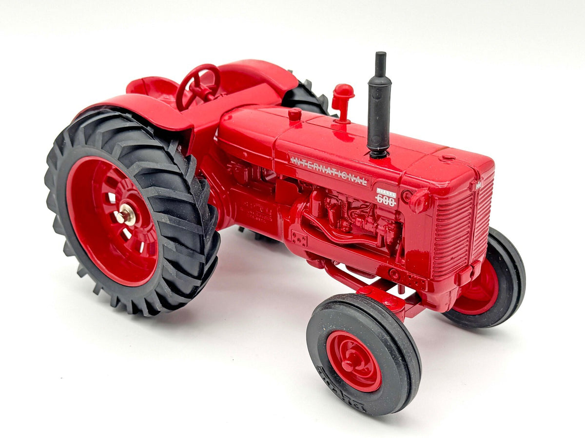 1/16 International Harvester 600 Diesel Tractor