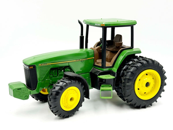 1/16 John Deere 8400 Tractor With Front Wheel Assist & Duals