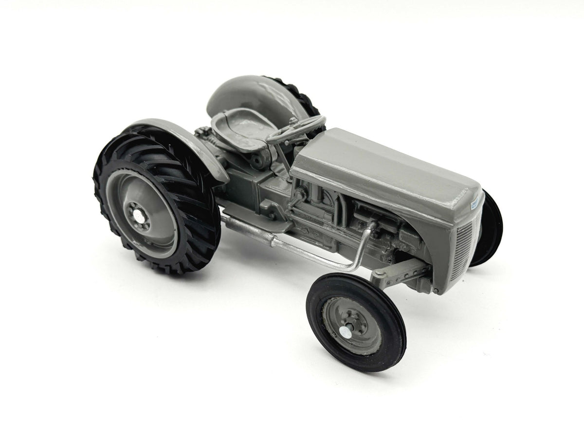1/16 Custom Ferguson Utility Tractor