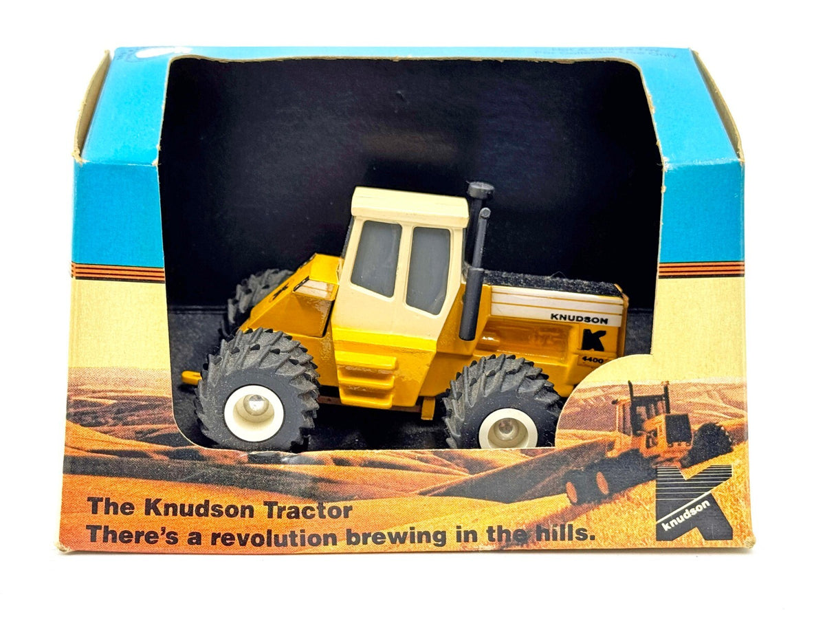 1/64 Knudson 4400 Tractor With Duals