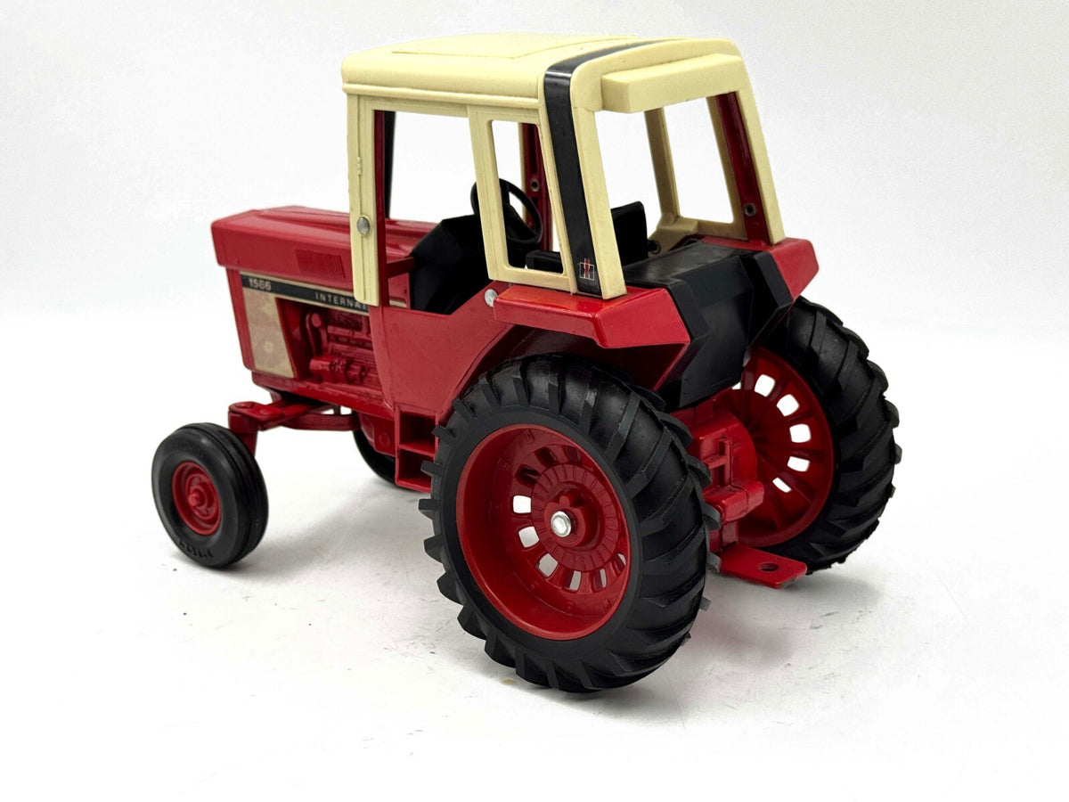 1/16 International Harvester 1586 Tractor W/ Cab