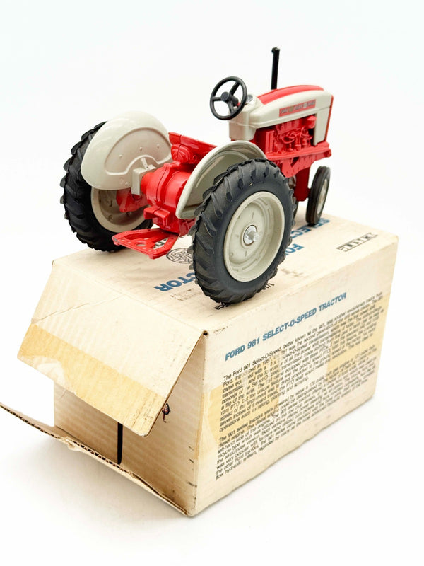 1/16 Ford 981 Select O Speed Tractor