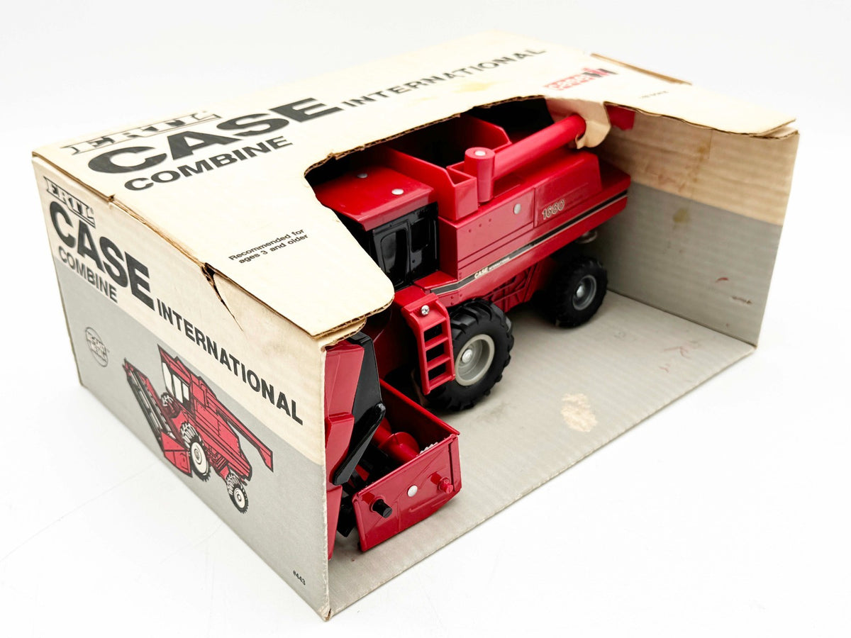 1/32 Case International 1680 Combine