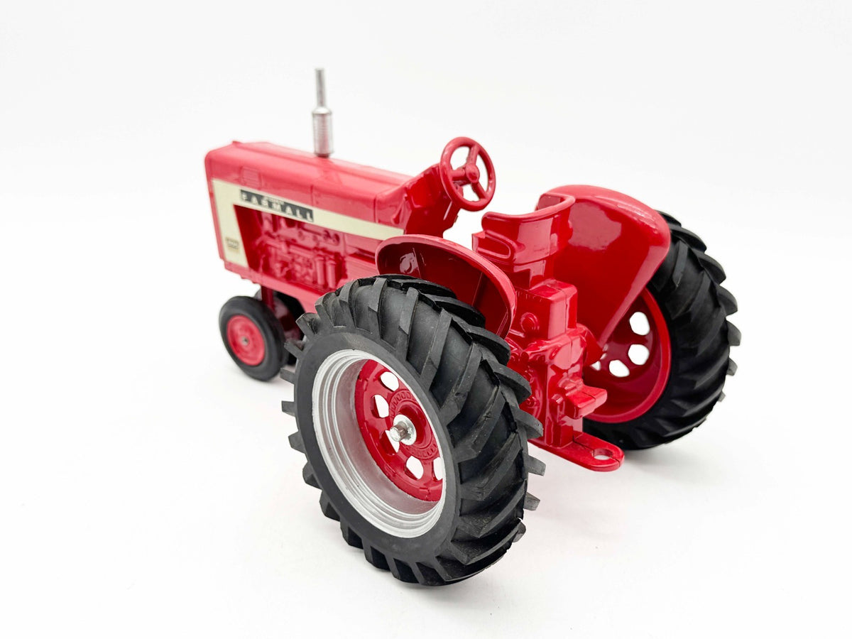 1/16 International Harvester Farmall 806 Narrow Front Tractor, Ontario 1991