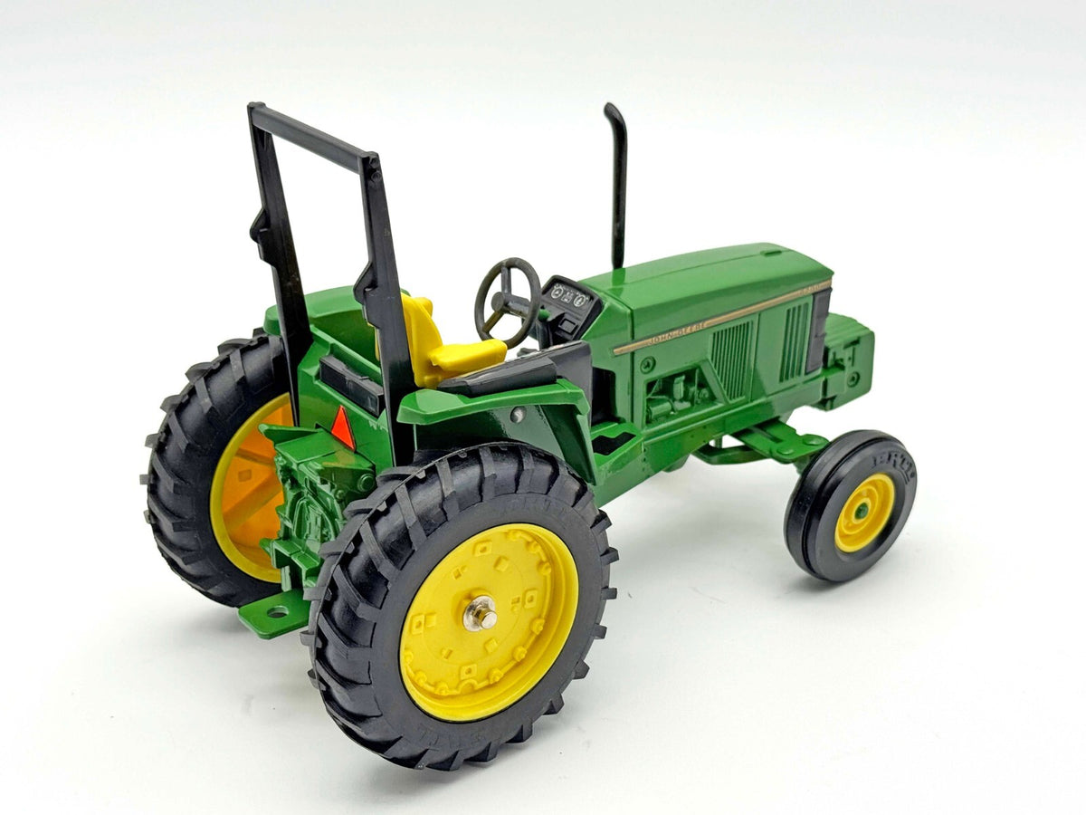 1/16 John Deere 6200 Row Crop Tractor