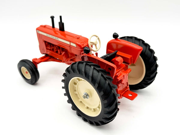 1/16 Allis Chalmers D-19 Wide Front Tractor