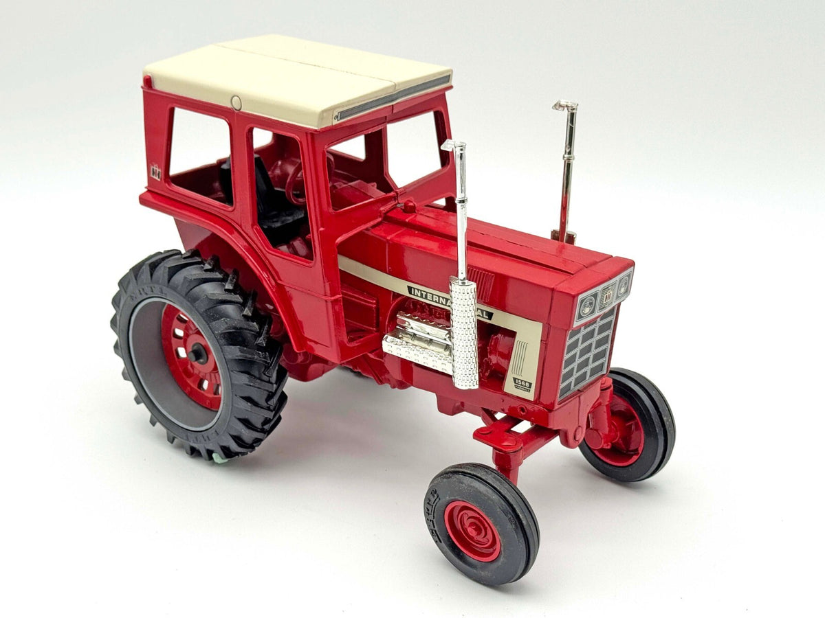 1/16 International Harvester 1568 White Stripe V8 Tractor With Red Cab