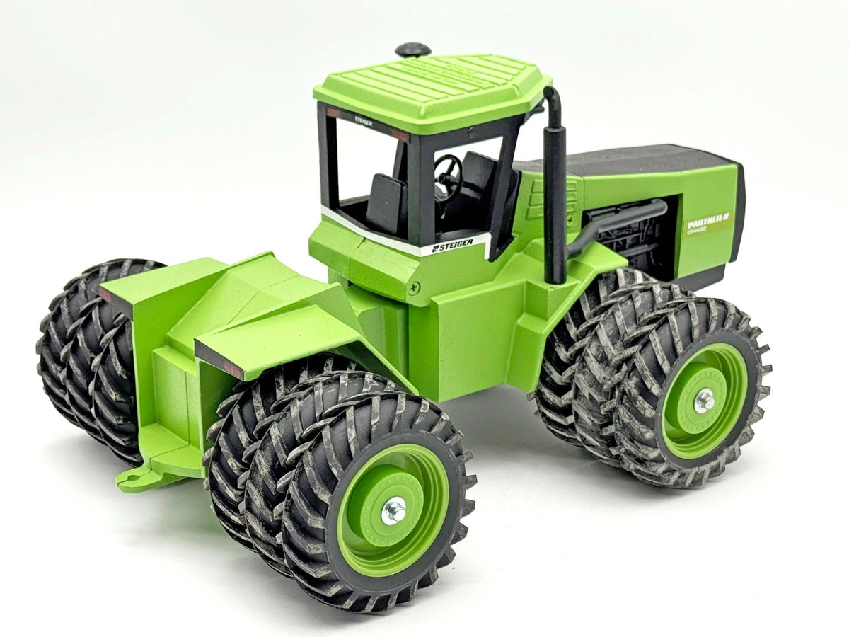 1/16 Steiger Panther CP-1400 Tractor w Triples 1995 Heritage Scale Models