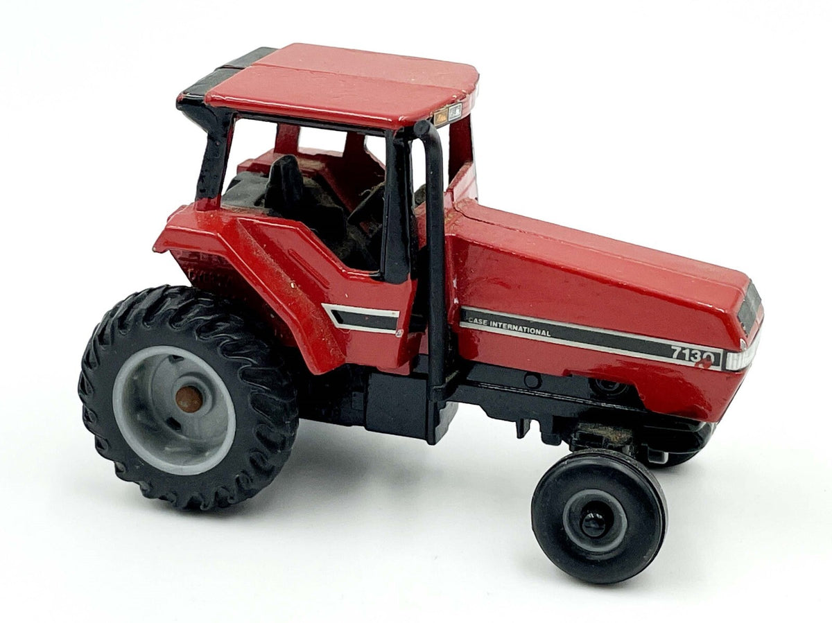 1/64 Case International 7130 Magnum With Extended Hood