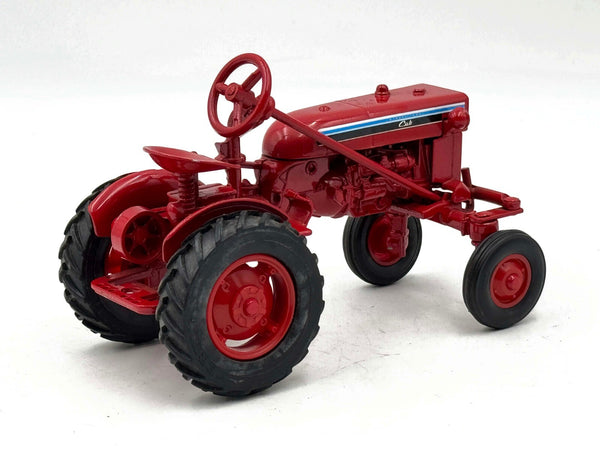 1/16 International Harvester Farmall Cub