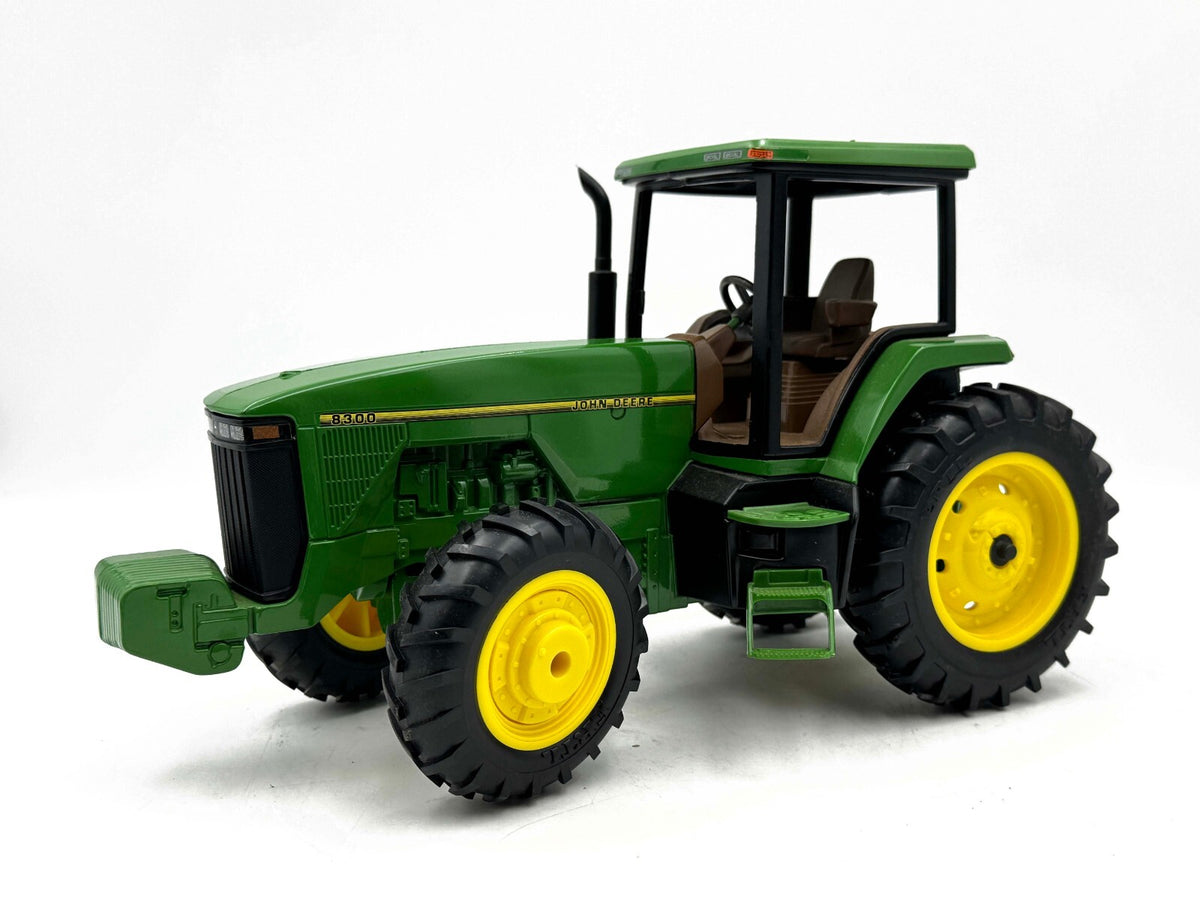 1/16 John Deere 8300 Tractor With Front Wheel Assist