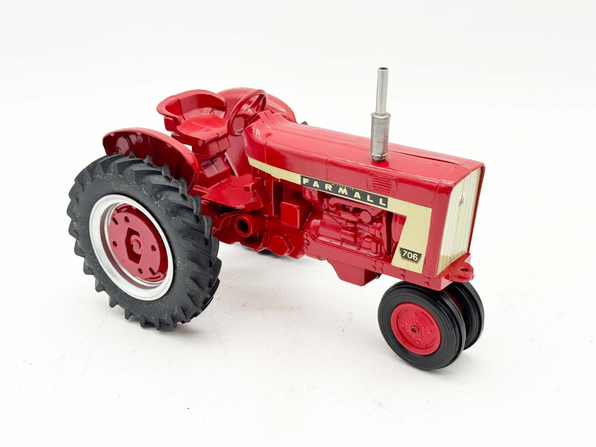 1/16 Farmall 706 Narrow Front Custom