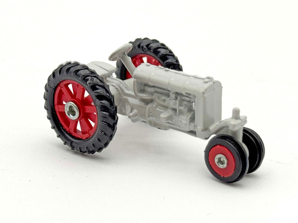 1/64 Fordson Tractor - Diecast With Rubber Tires
