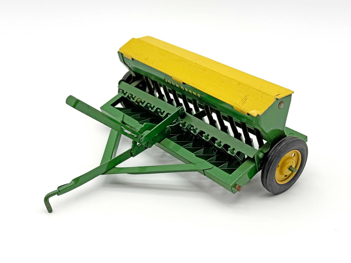 1/16 John Deere Yellow Lid Grain Drill