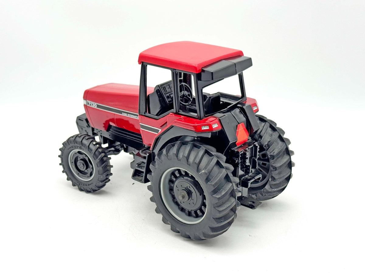 1/16 Case International 7130 Tractor With Front Wheel Assist