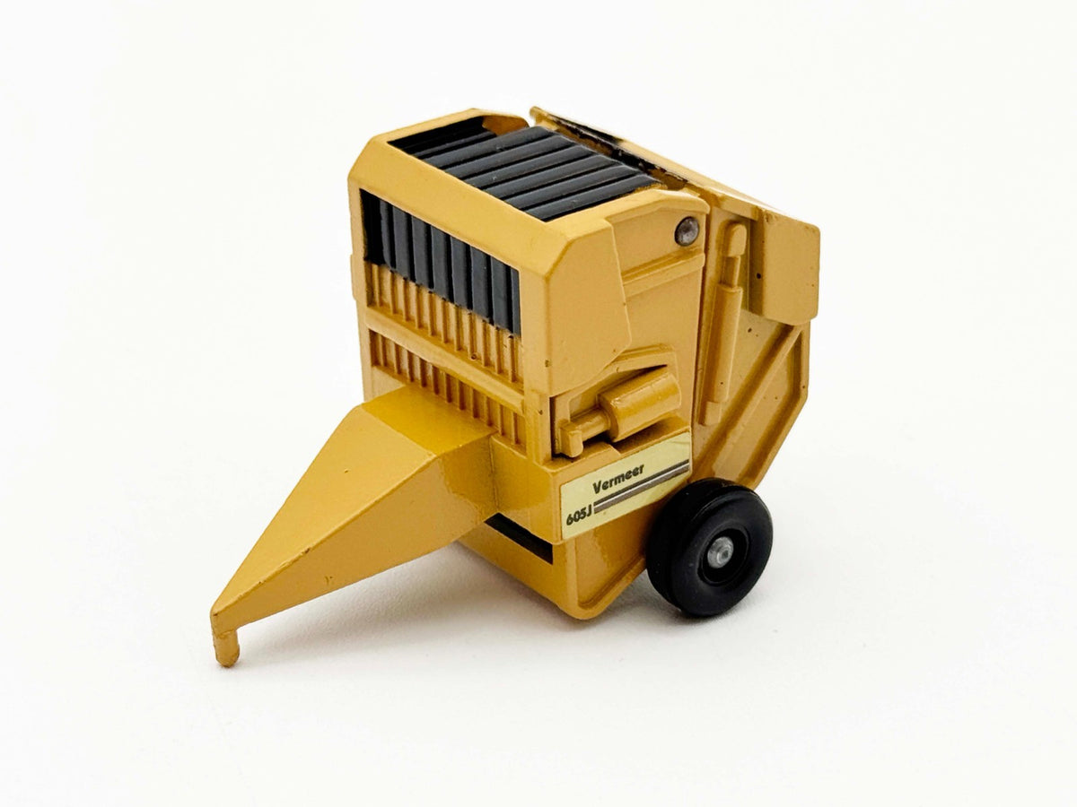 1/64 Vermeer 605J Round Baler