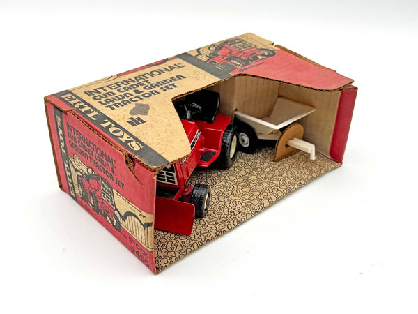 1/16 IH Cub Cadet 682 w/ Blade and Cart in Box