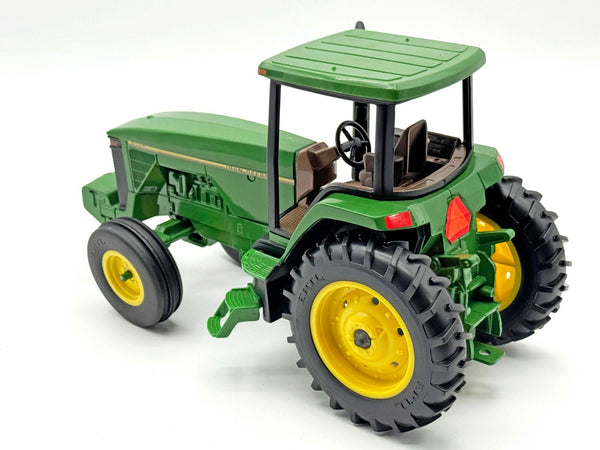 1/16 John Deere 8200 2WD Tractor