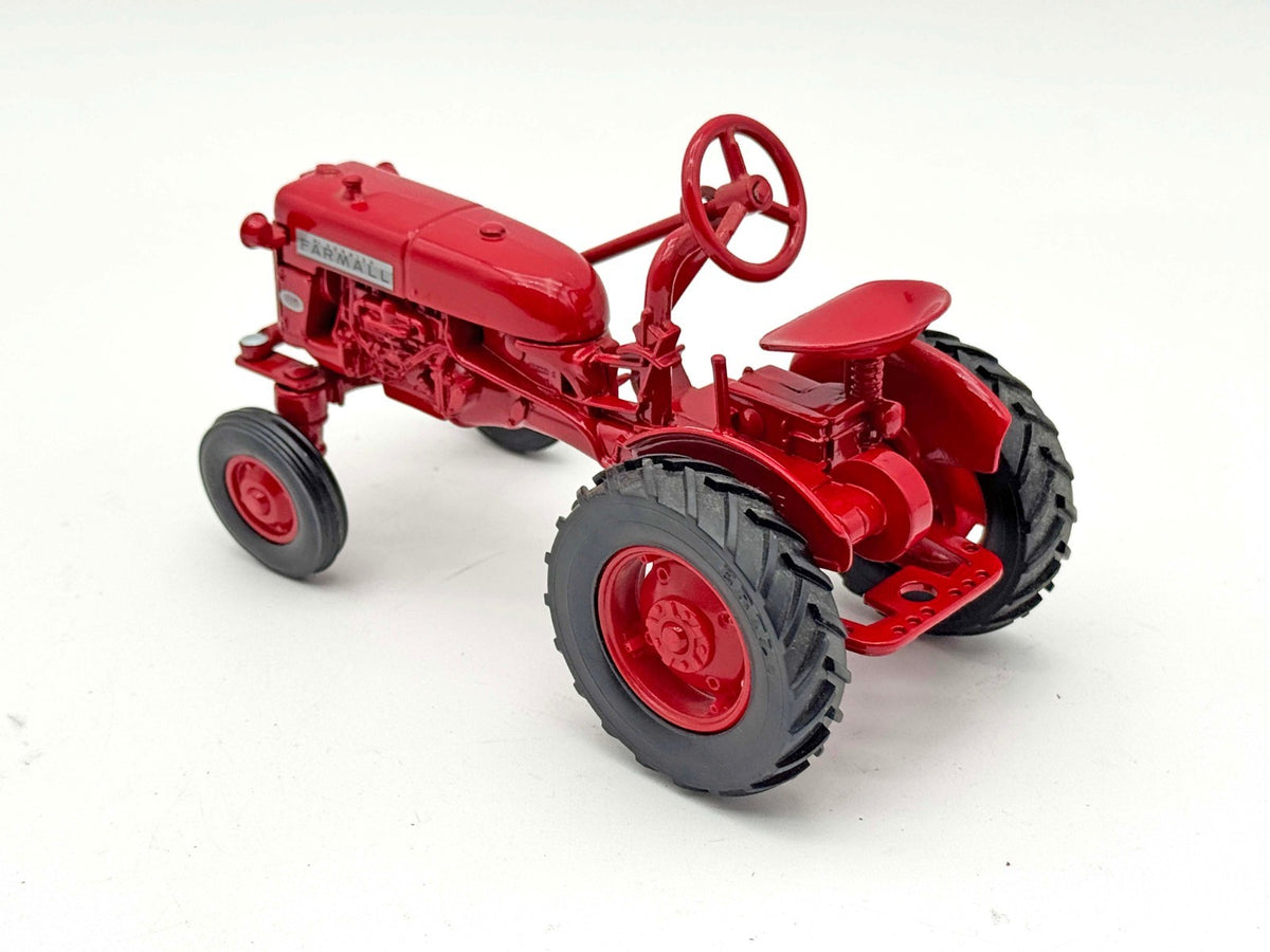 1/16 McCormick Farmall Cub Tractor