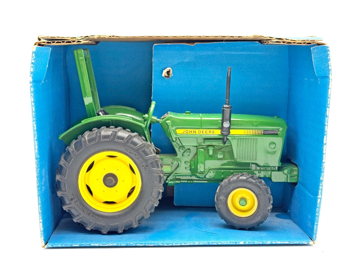 1/16 John Deere Compact Utility Tractor
