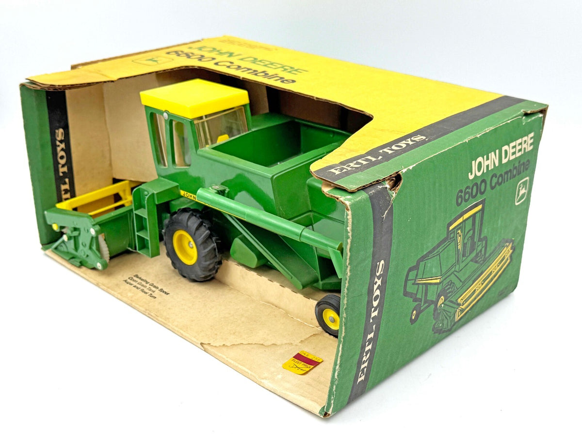 1/16 John Deere 6600 Combine in Original Yellow Top Box