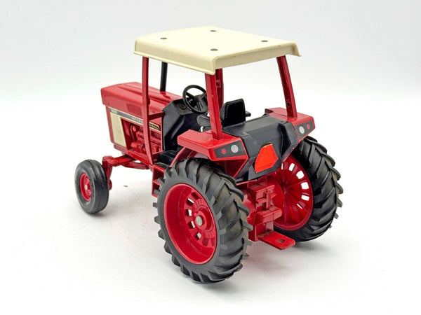 1/16 International 886 Tractor With 4 Post Rops