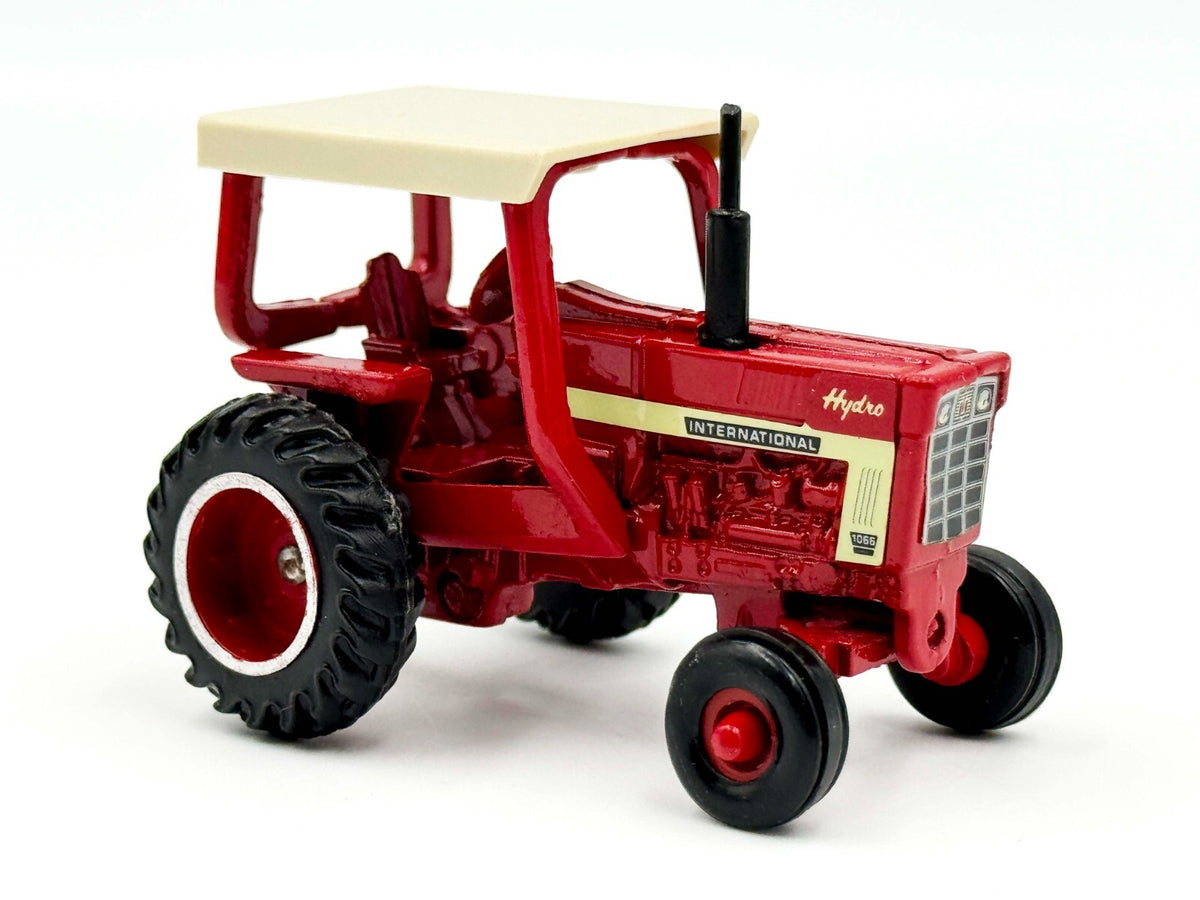 1/64 International 1066 Hydro White Stripe w/ Four Post ROPS