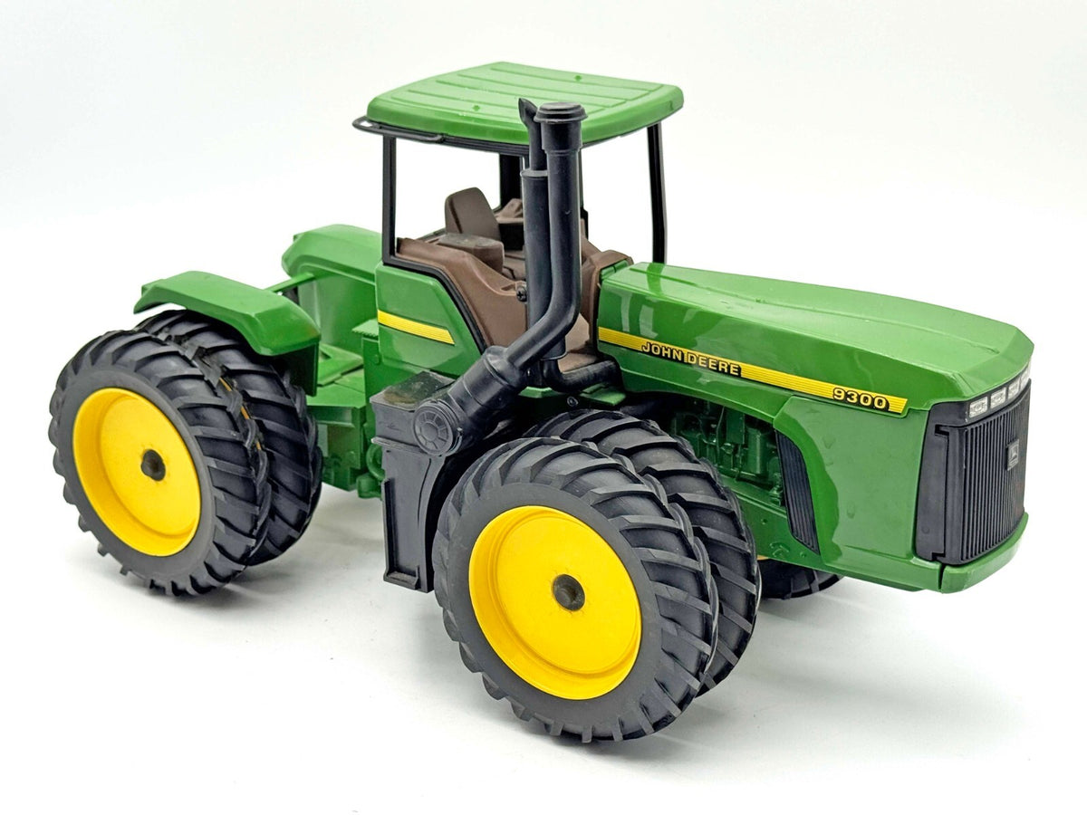 1/16 John Deere 9300 4WD Tractor With Duals