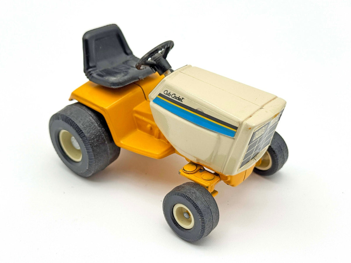 1/16 Cub Cadet Lawn & Garden Tractor