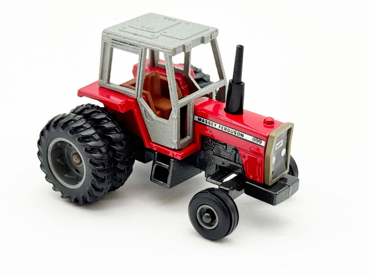 1/64 Massey Ferguson 699 Tractor With Duals