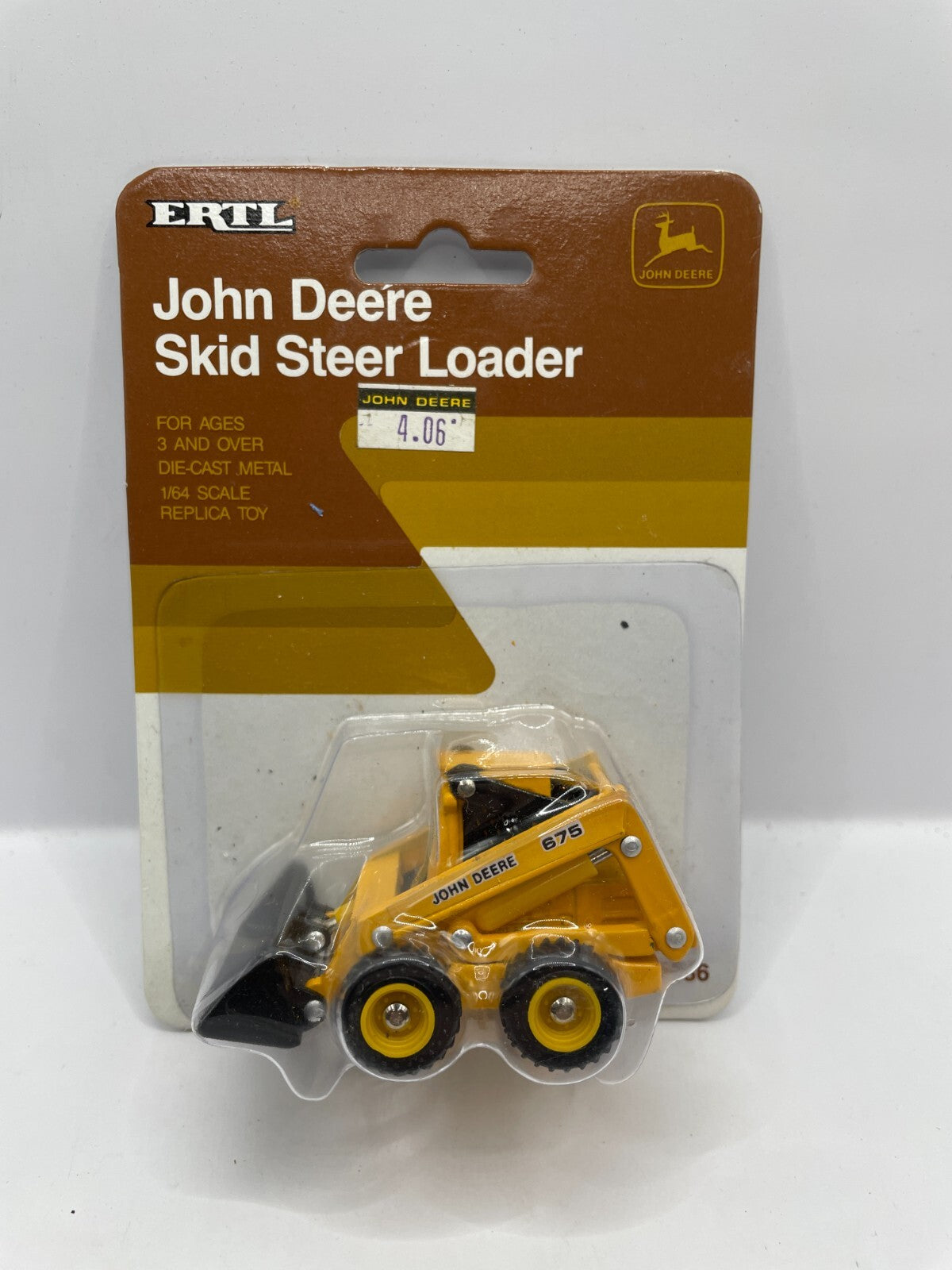 1/64 JOHN DEERE 675 SKID STEER LOADER