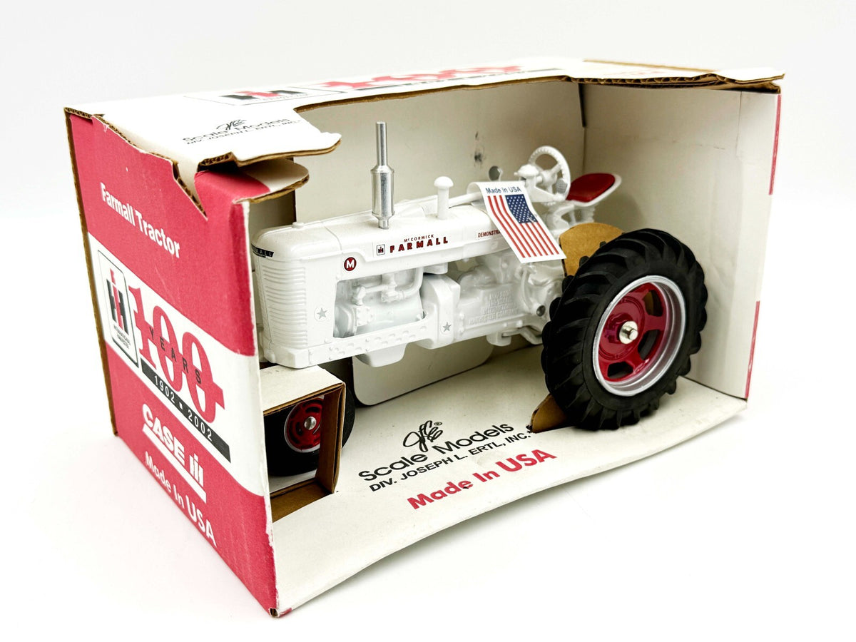 1/16 Farmall M Demonstrator Scale Models
