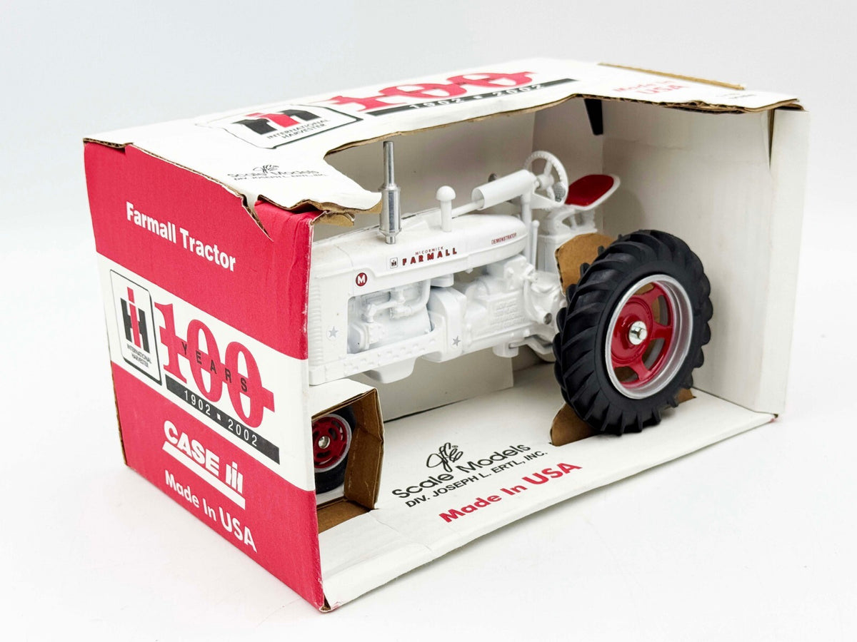 1/16 Farmall M White Demonstrator