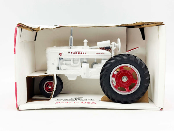 1/16 Farmall M White Demonstrator