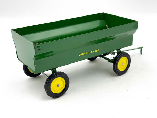 1/16 John Deere Flarebox Wagon in Ice Cream Box