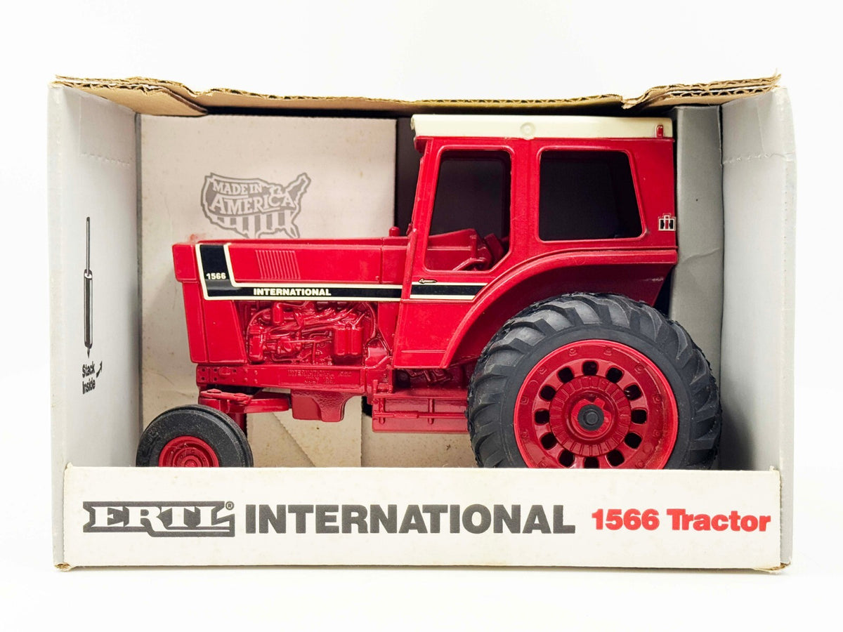 1/16 International Harvester 1566 Tractor With Cab & Duals