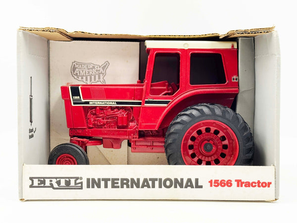 1/16 International Harvester 1566 Tractor With Cab & Duals