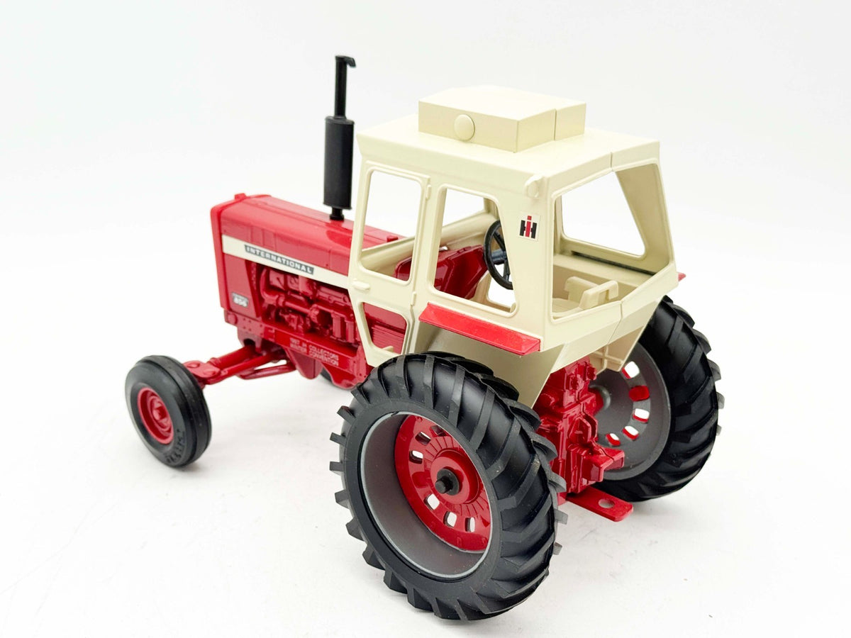 1/16 International Harvester Farmall 856 w/ Cab